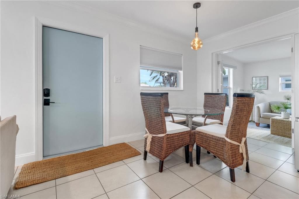 758 93rd Ave N, Naples, FL 34108-4