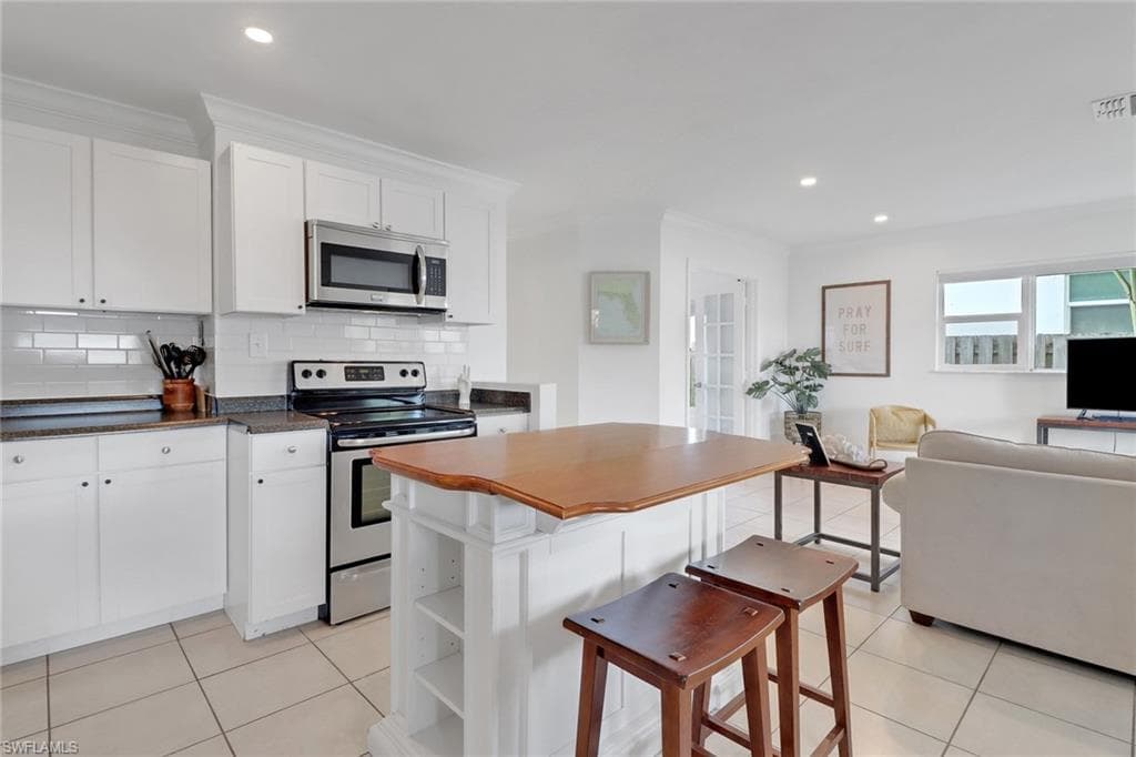 758 93rd Ave N, Naples, FL 34108-6