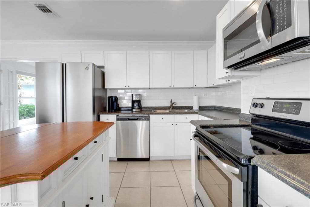 758 93rd Ave N, Naples, FL 34108-7