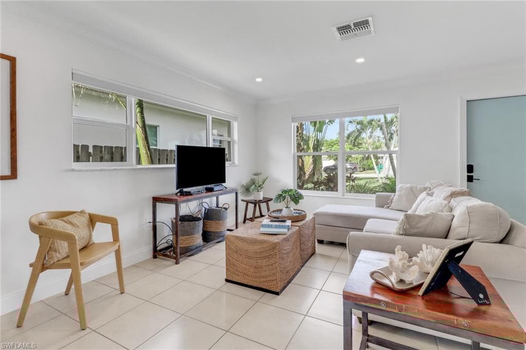 758 93rd Ave N, Naples, FL 34108-8