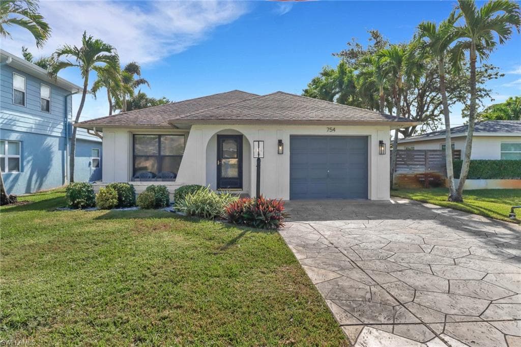 754 95th Ave N, Naples, FL 34108-23