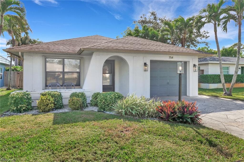 754 95th Ave N, Naples, FL 34108-24
