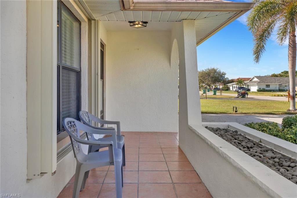 754 95th Ave N, Naples, FL 34108-25