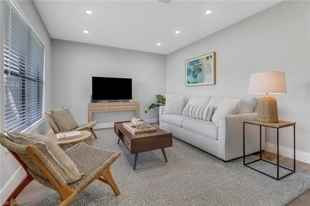 754 95th Ave N, Naples, FL 34108-2