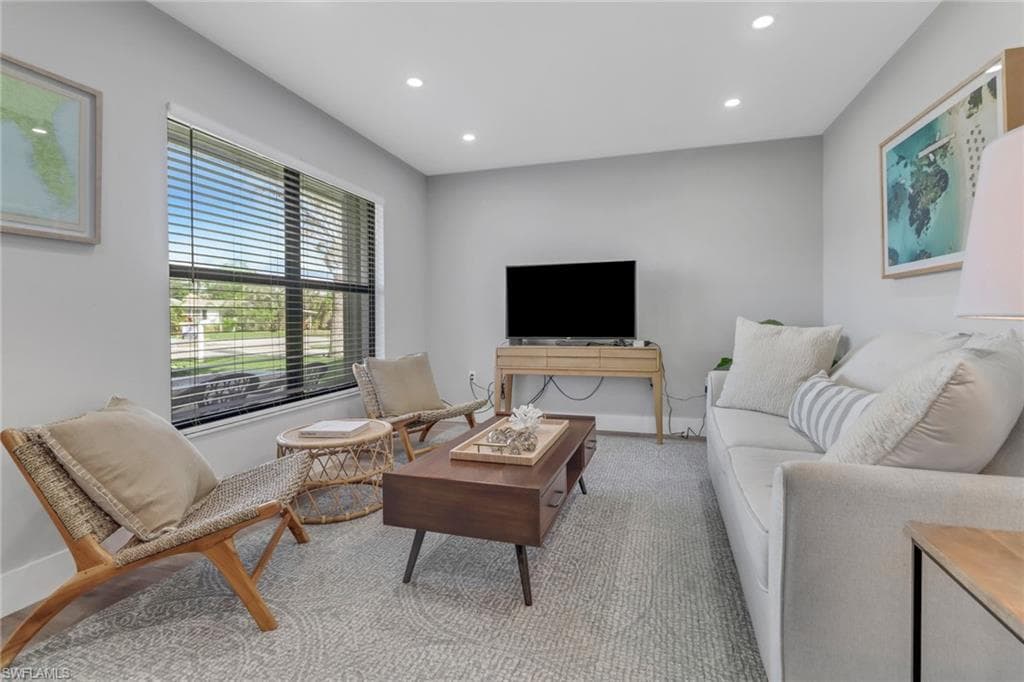 754 95th Ave N, Naples, FL 34108-3