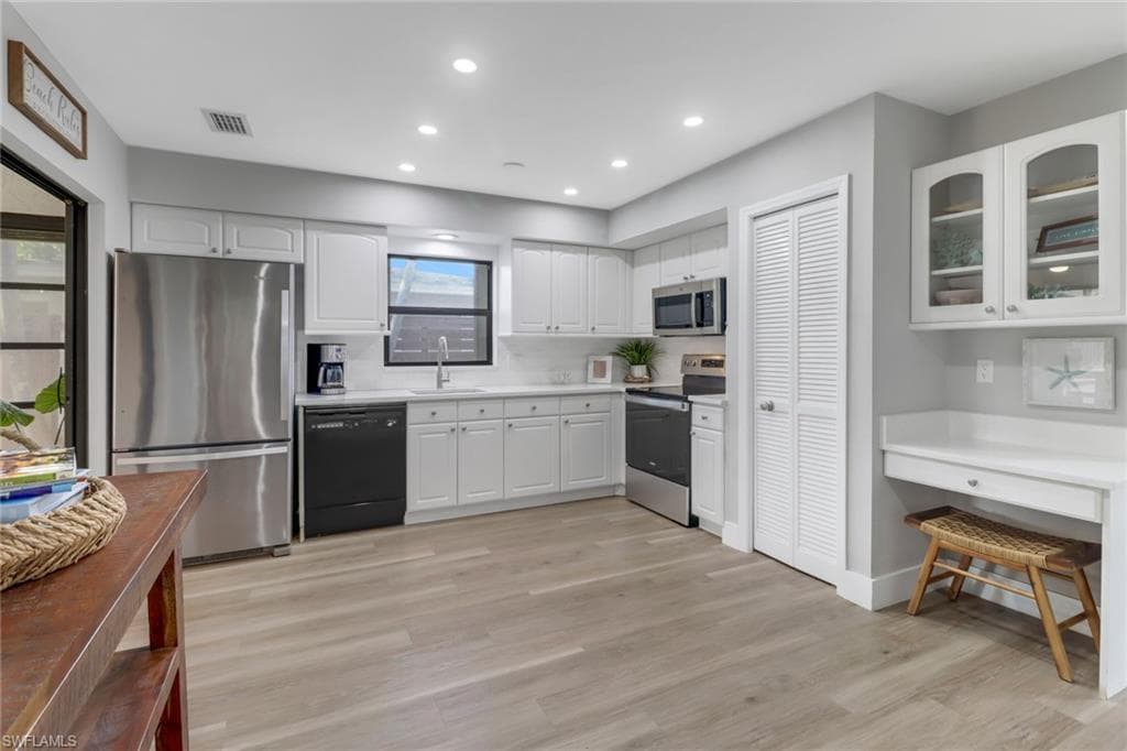 754 95th Ave N, Naples, FL 34108-5