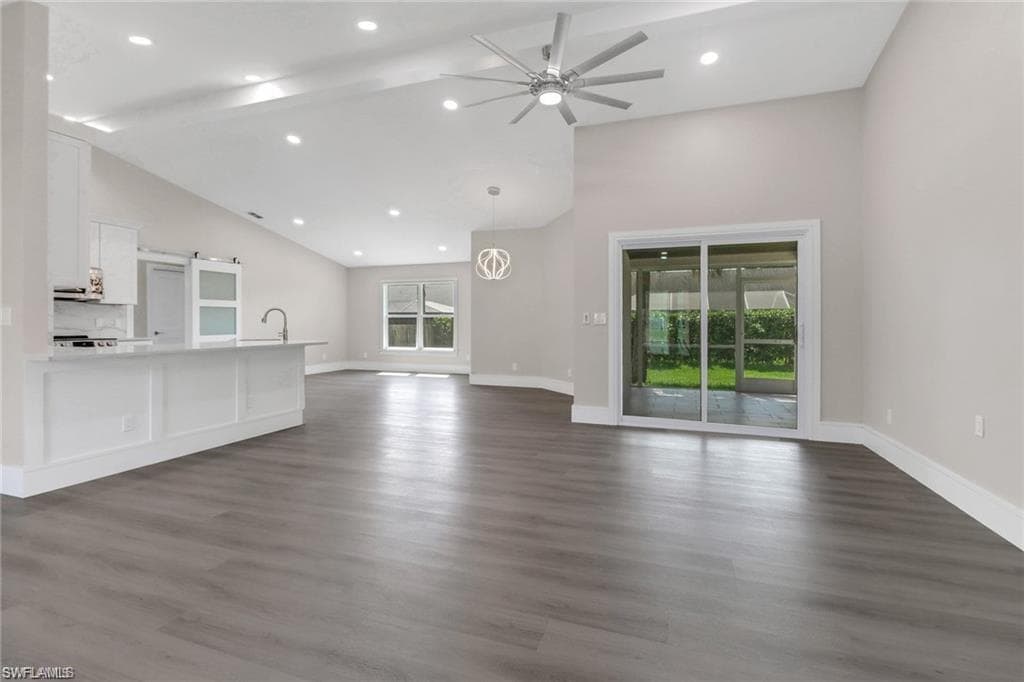 270 Madison Dr, Naples, FL 34110-4