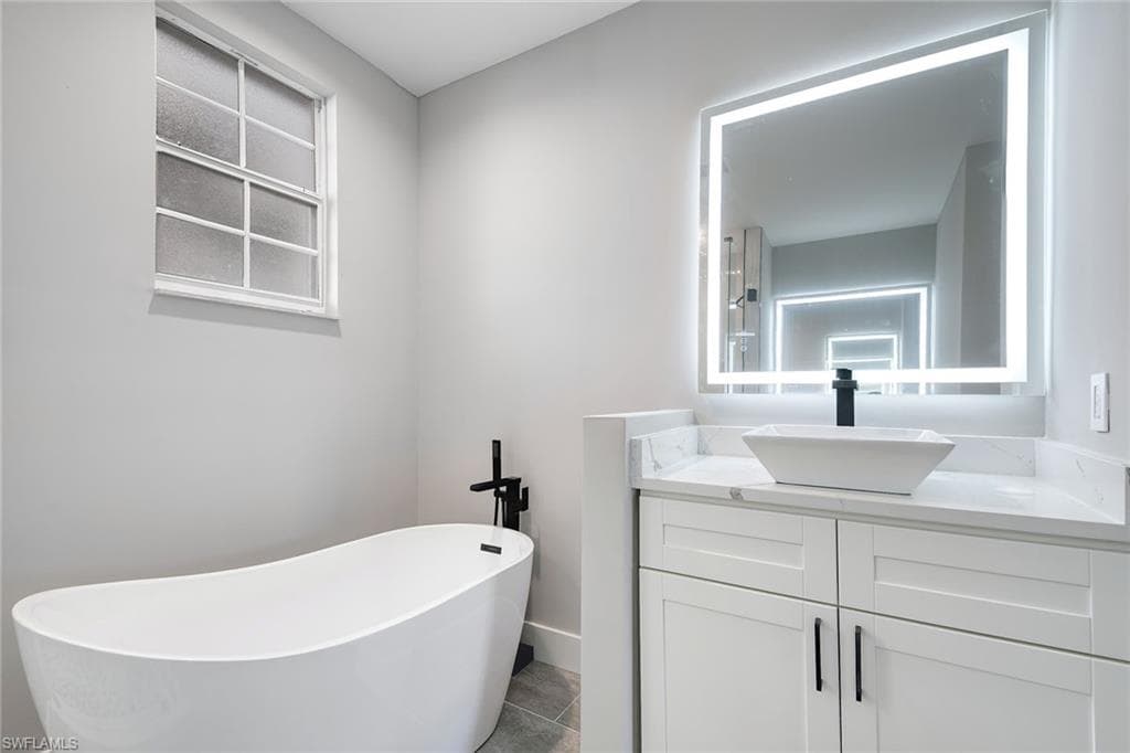 825 Regency Reserve Cir 3701, Naples, FL 34119-12