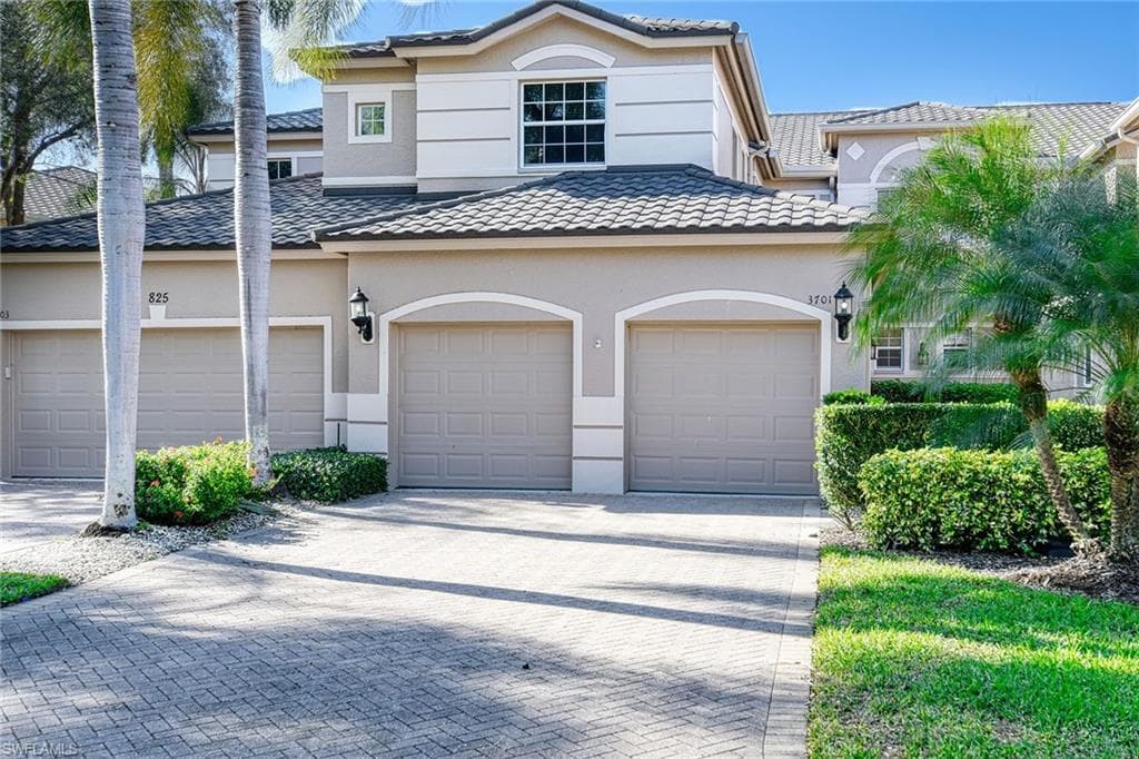 825 Regency Reserve Cir 3701, Naples, FL 34119-3
