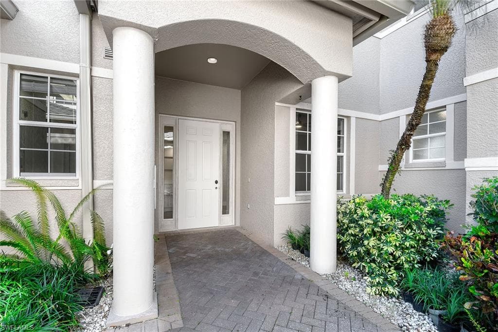825 Regency Reserve Cir 3701, Naples, FL 34119-4