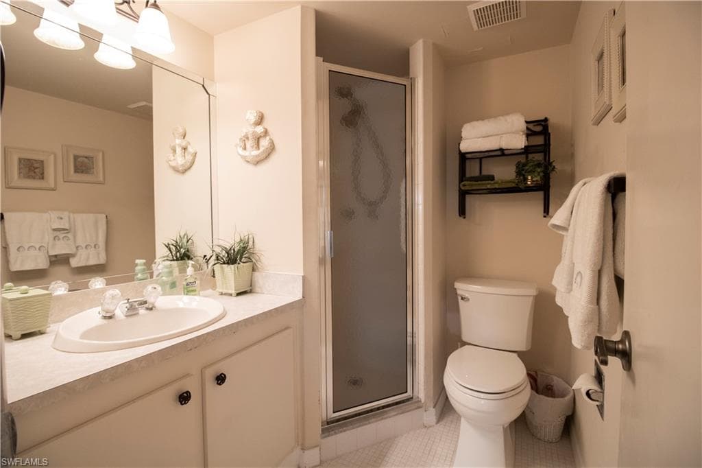 1085 Forest Lakes Dr 8108, Naples, FL 34105-9