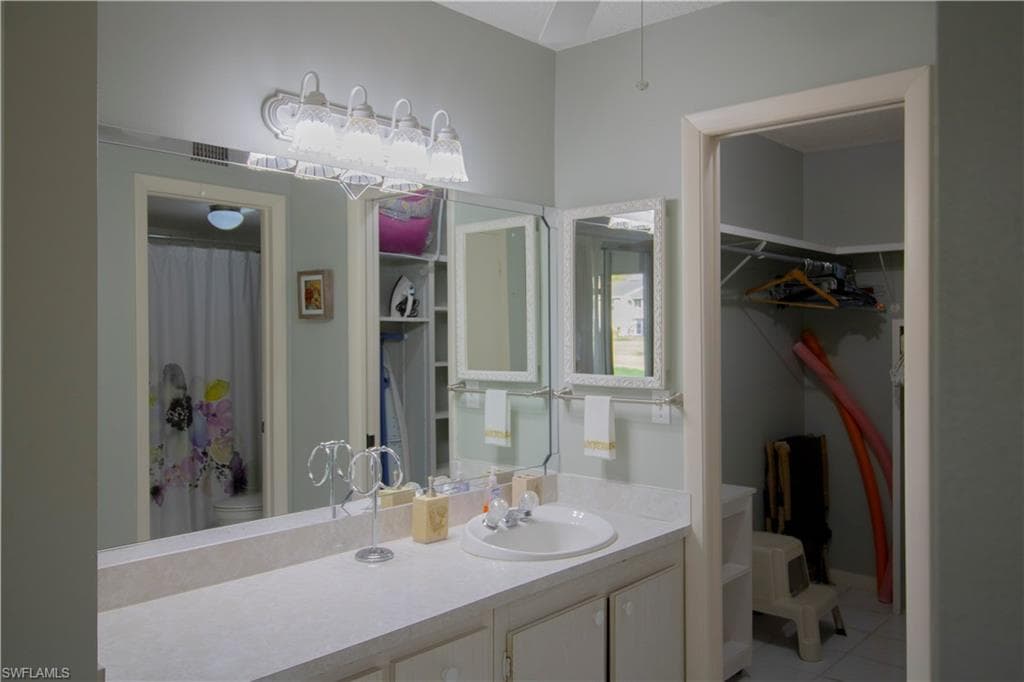 1085 Forest Lakes Dr 8108, Naples, FL 34105-12