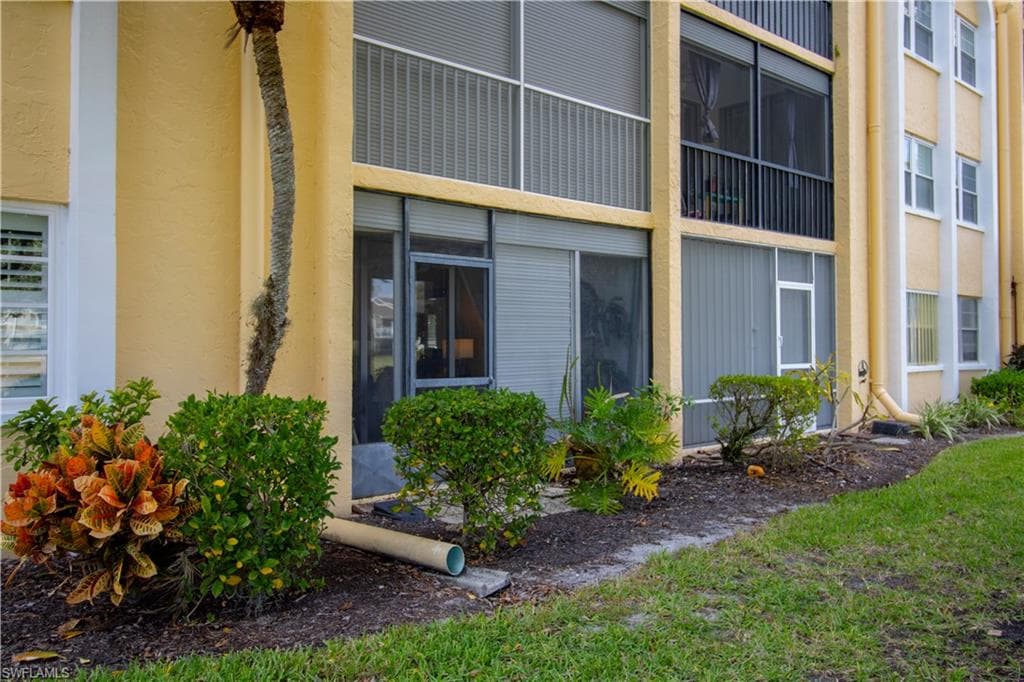 1085 Forest Lakes Dr 8108, Naples, FL 34105-18