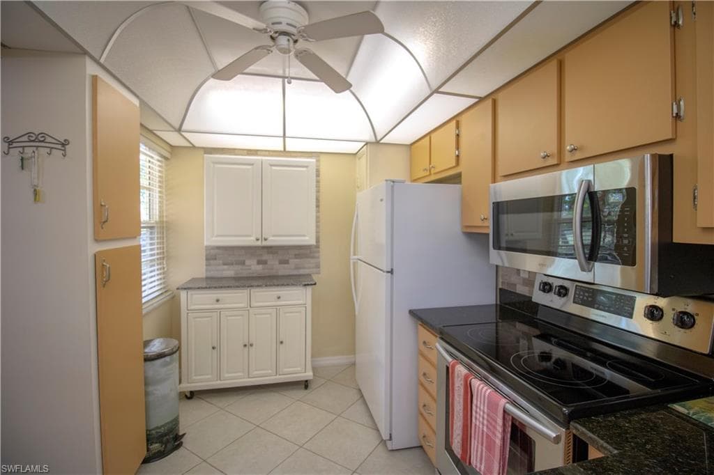 1085 Forest Lakes Dr 8108, Naples, FL 34105-4