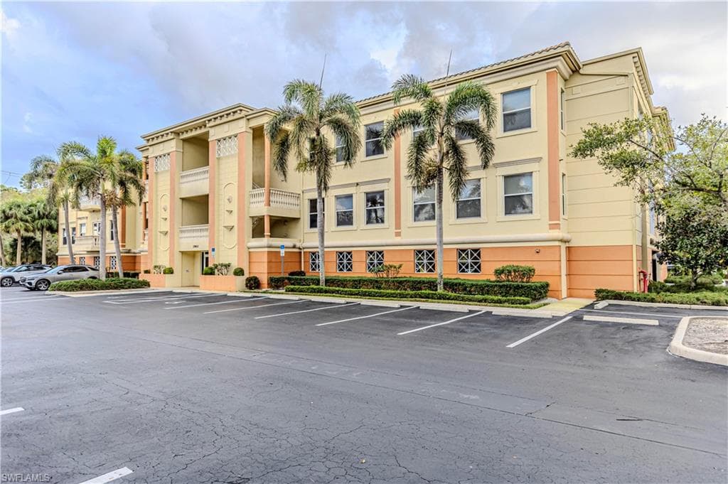 3960 Radio Rd 107, Naples, FL 34104-23