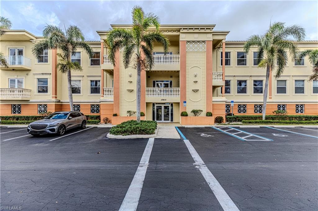 3960 Radio Rd 107, Naples, FL 34104-2