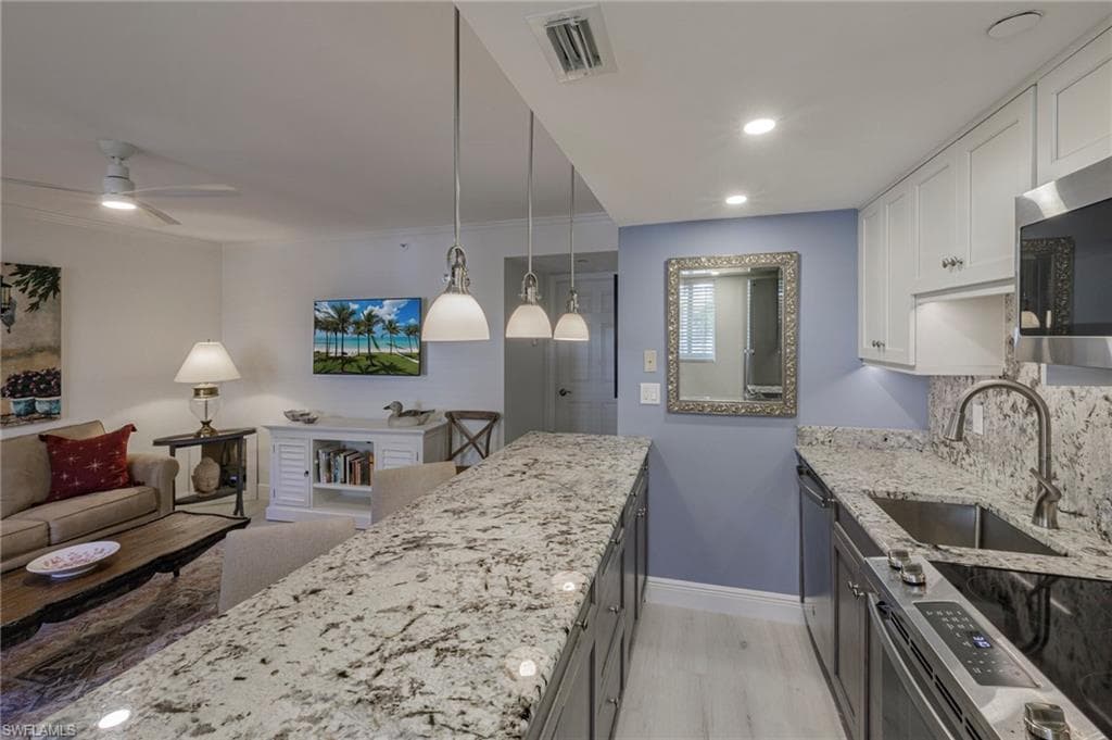 480 5th St S 105, Naples, FL 34102-9