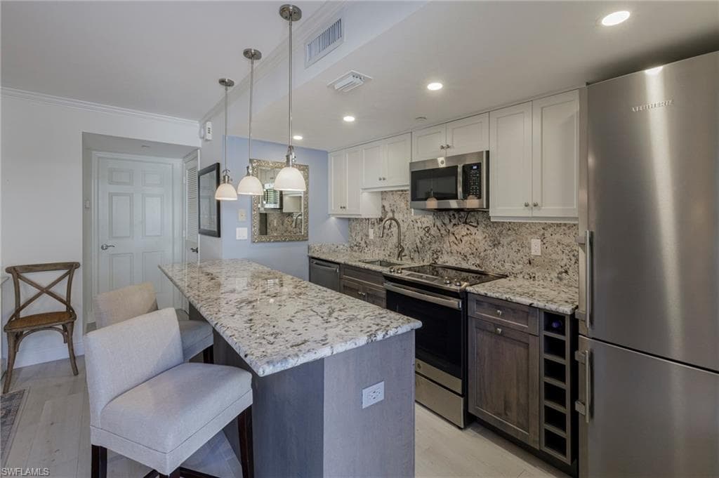 480 5th St S 105, Naples, FL 34102-1