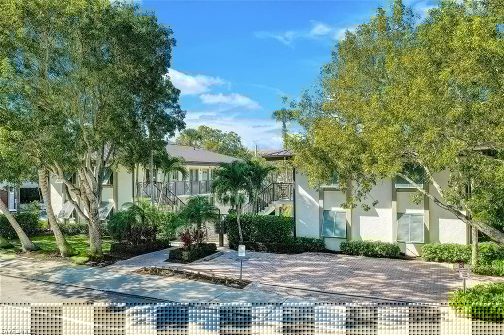 480 5th St S 105, Naples, FL 34102-3