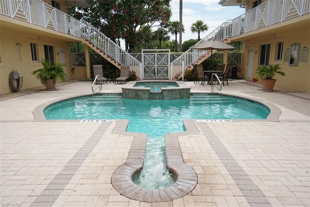 480 5th St S 105, Naples, FL 34102-4