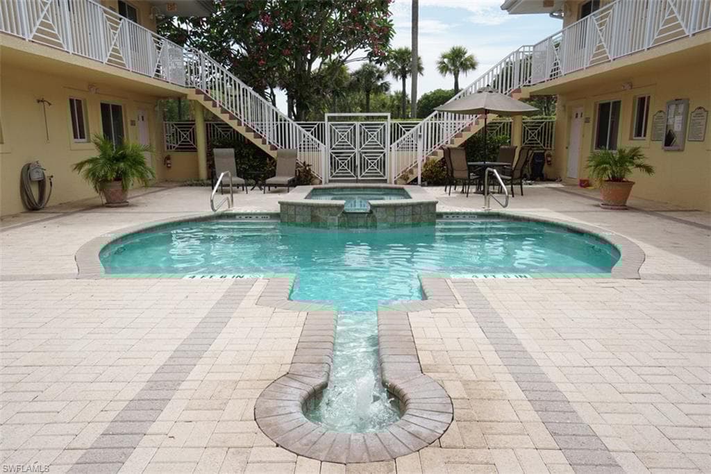 480 5th St S 105, Naples, FL 34102-5