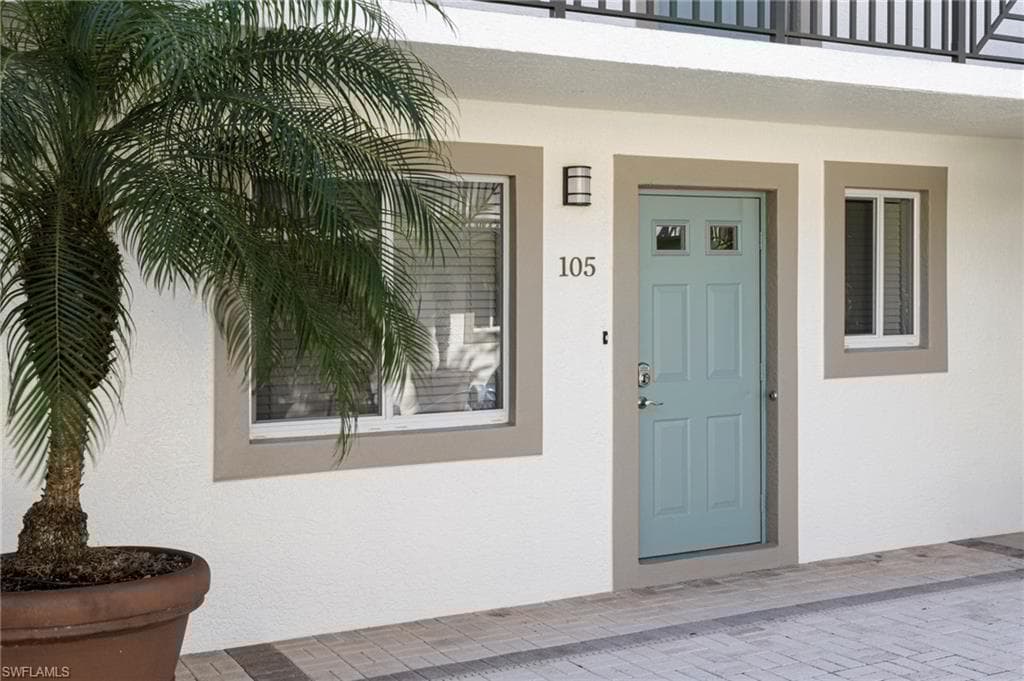 480 5th St S 105, Naples, FL 34102-6