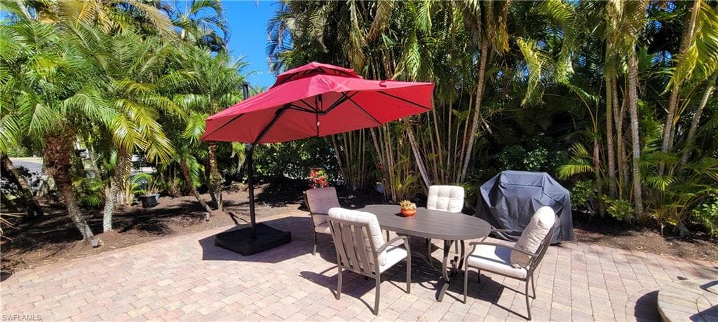 4956 Coach Ln, Naples, FL 34114-2