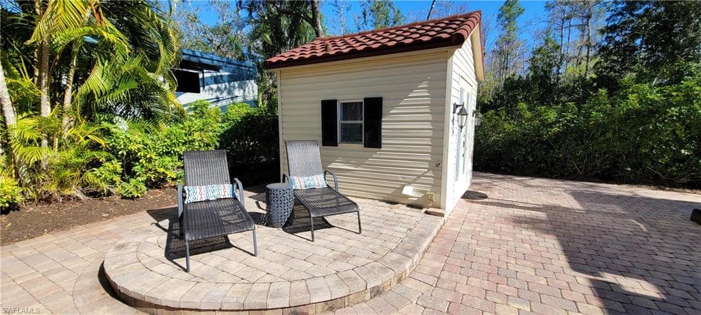 4956 Coach Ln, Naples, FL 34114-3