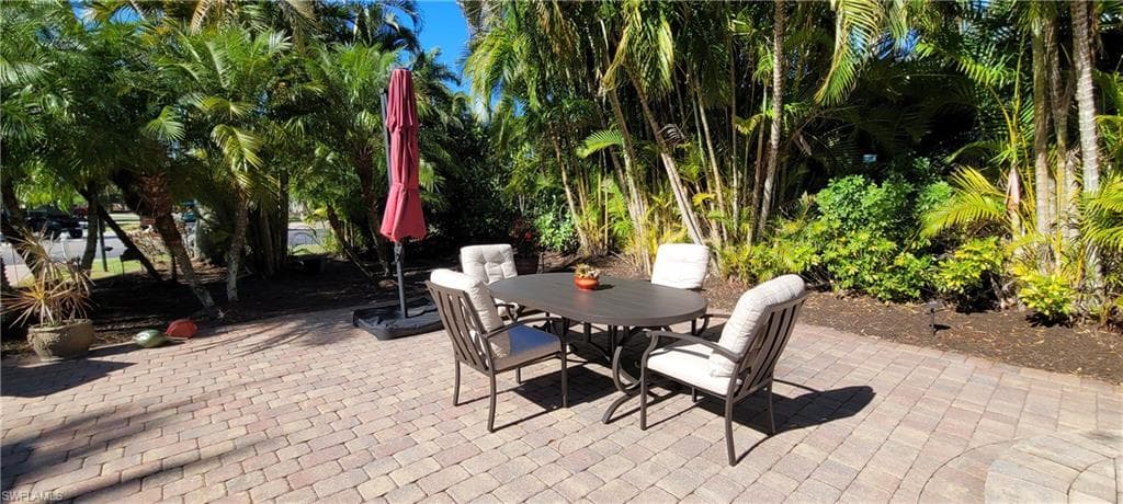 4956 Coach Ln, Naples, FL 34114-4