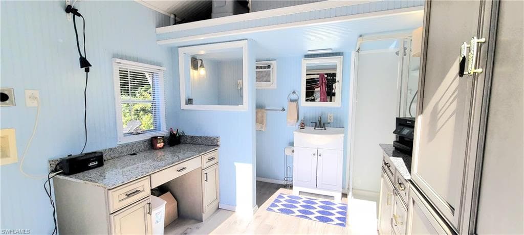 4956 Coach Ln, Naples, FL 34114-6