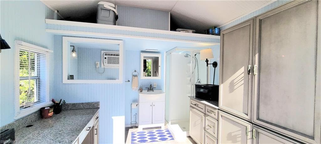 4956 Coach Ln, Naples, FL 34114-7