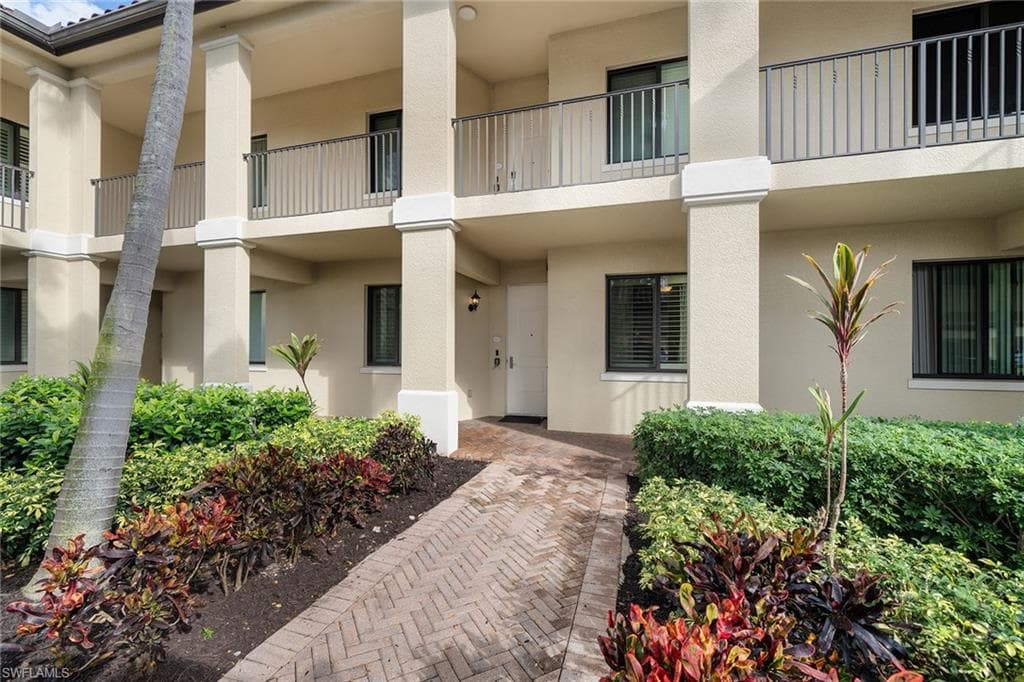 1015 Sandpiper St D105, Naples, FL 34102-3