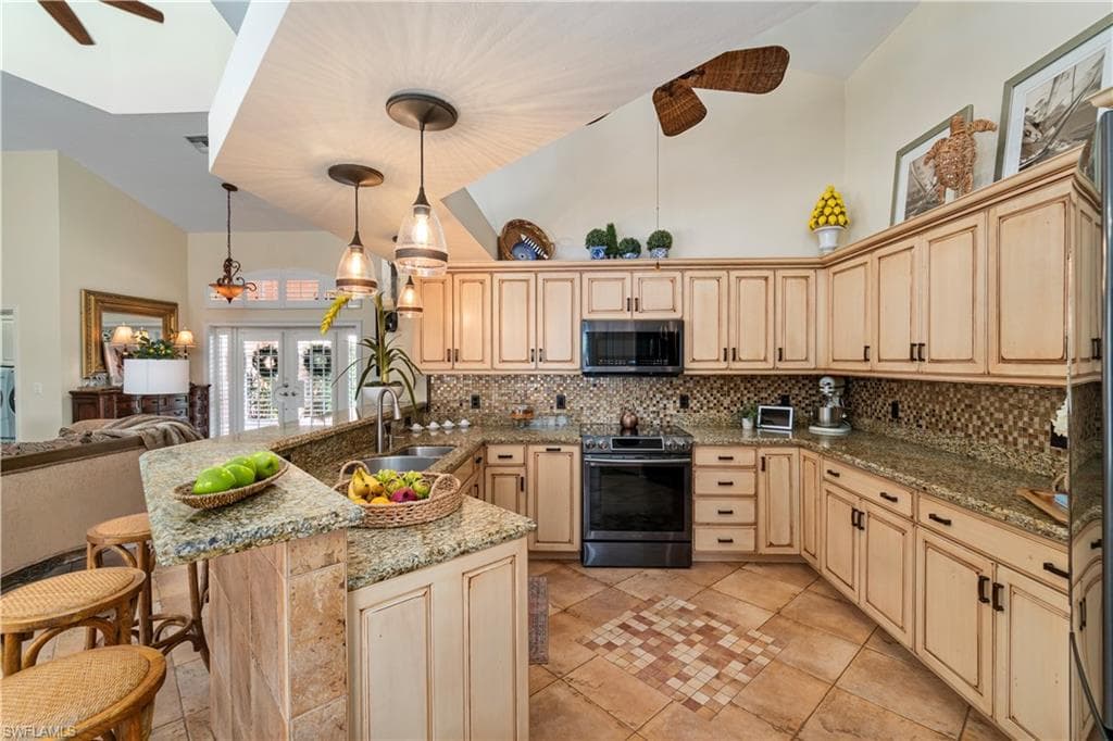 27140 Flamingo Dr, Bonita Springs, FL 34135-15