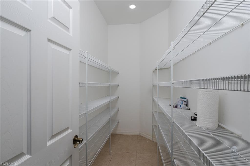 510 13th St NW, Naples, FL 34120-10