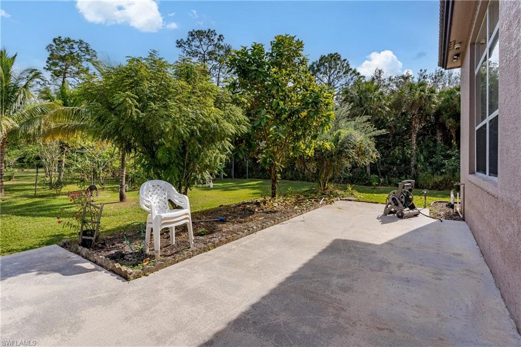 510 13th St NW, Naples, FL 34120-29