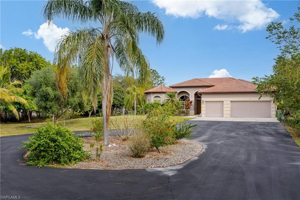 510 13th St NW, Naples, FL 34120-34