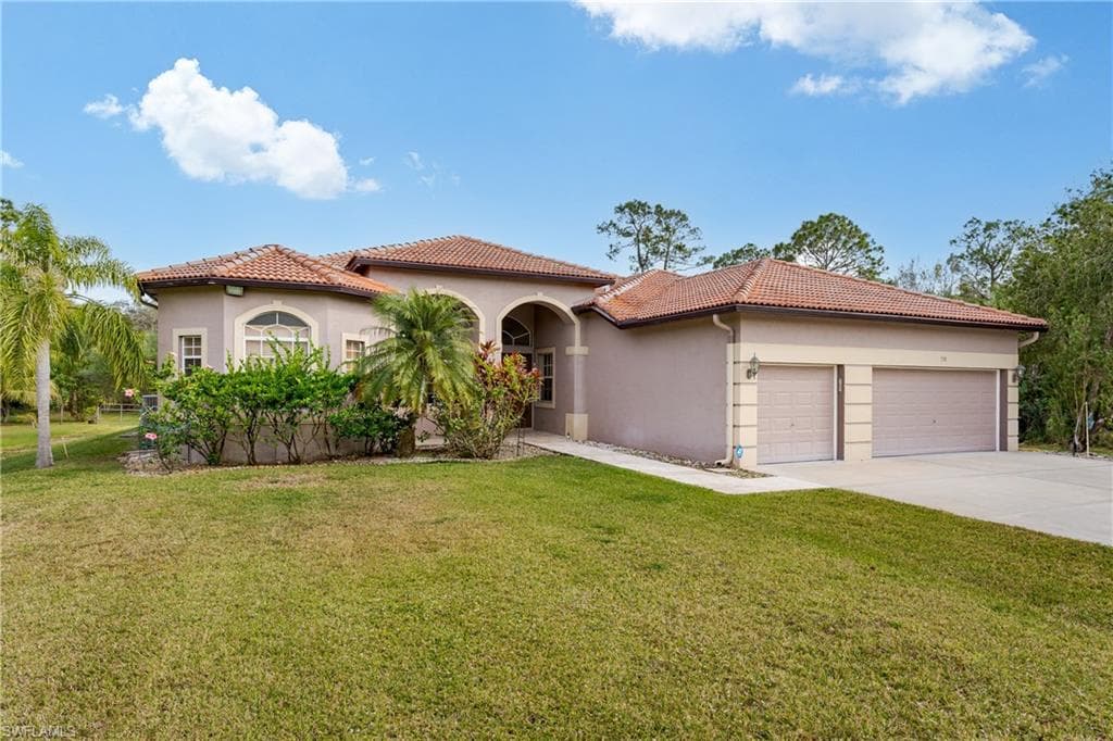 510 13th St NW, Naples, FL 34120-35