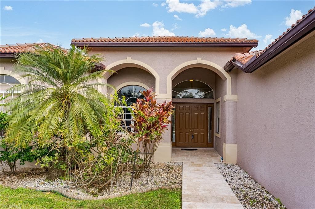 510 13th St NW, Naples, FL 34120-2