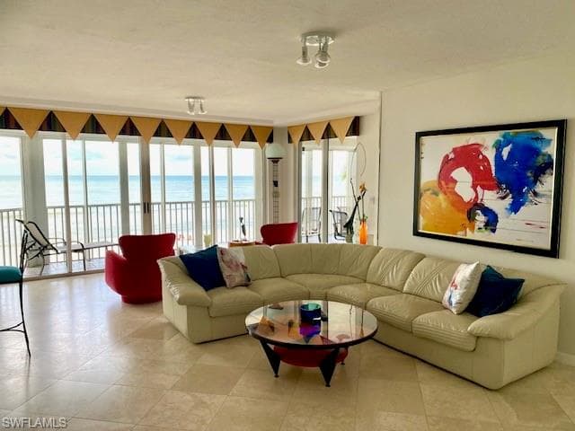 9577 Gulf Shore Dr 304, Naples, FL 34108-8