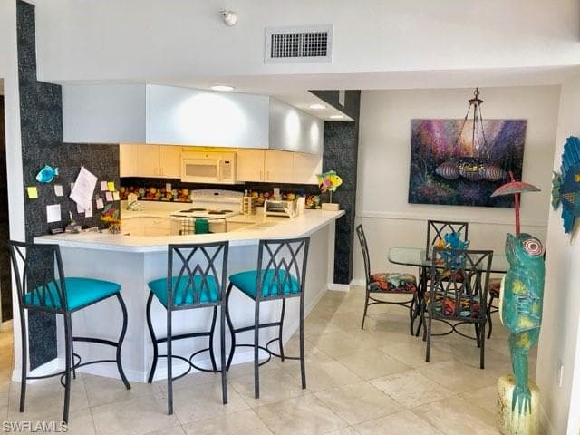 9577 Gulf Shore Dr 304, Naples, FL 34108-11