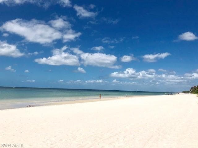 9577 Gulf Shore Dr 304, Naples, FL 34108-19