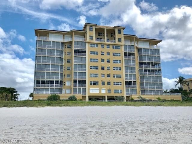 9577 Gulf Shore Dr 304, Naples, FL 34108-3