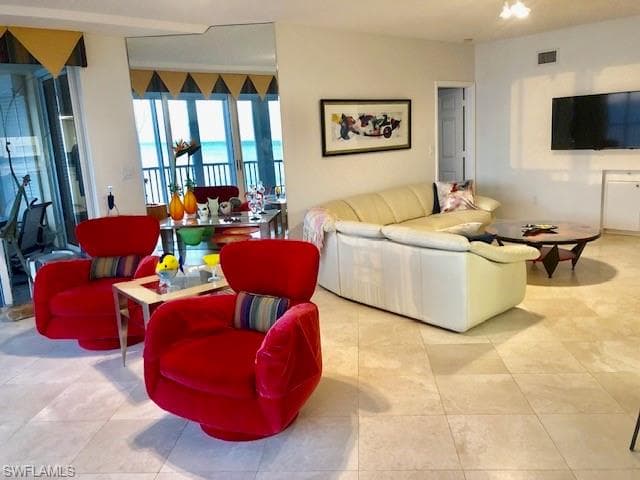 9577 Gulf Shore Dr 304, Naples, FL 34108-6