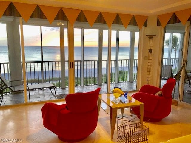 9577 Gulf Shore Dr 304, Naples, FL 34108-7