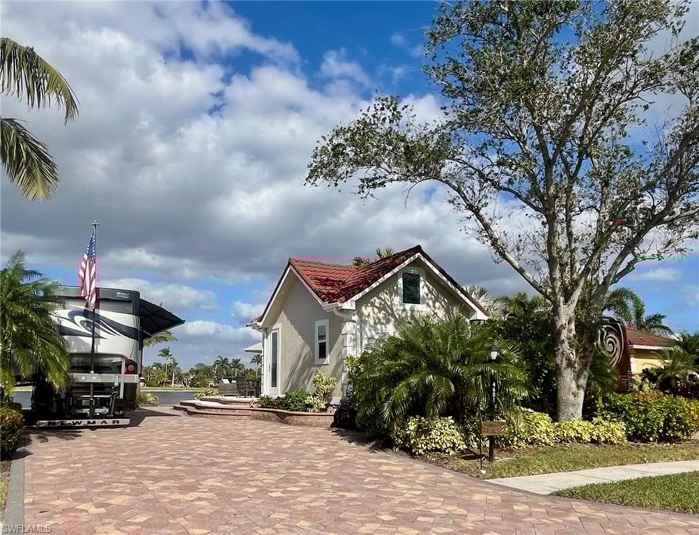 4601 Southern Breeze Dr, Naples, FL 34114-3