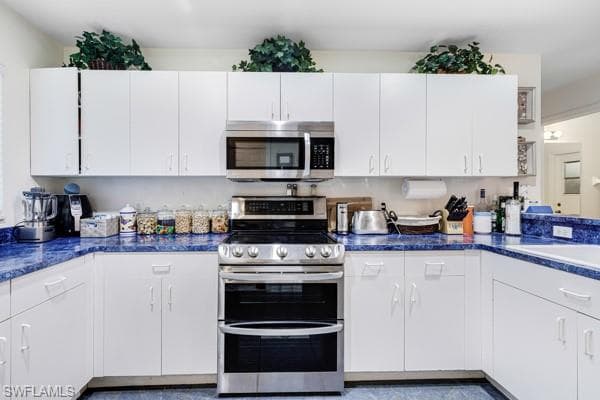 711 12th St NE, Naples, FL 34120-12