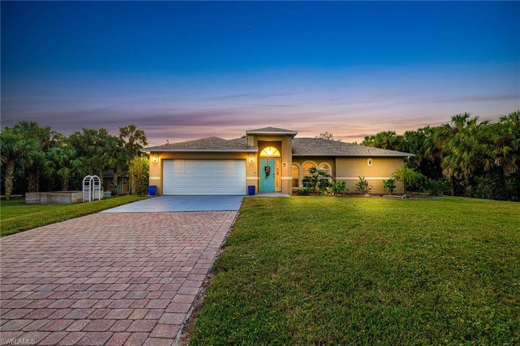 711 12th St NE, Naples, FL 34120-1