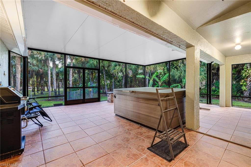711 12th St NE, Naples, FL 34120-25