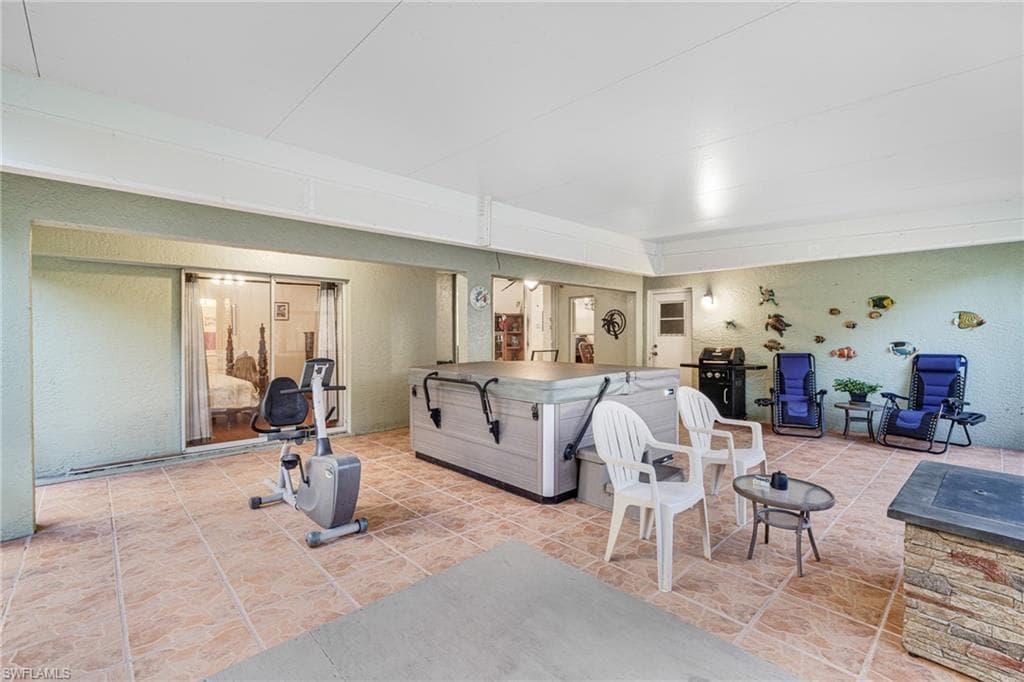 711 12th St NE, Naples, FL 34120-27