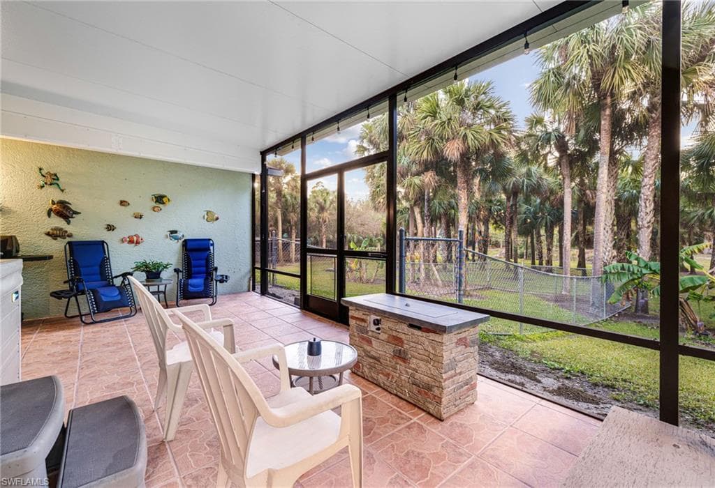 711 12th St NE, Naples, FL 34120-28